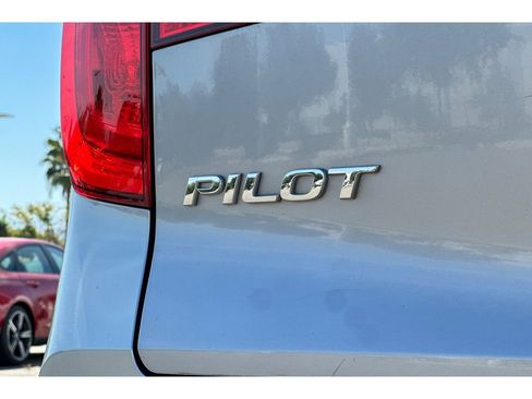Used 2018 Honda Pilot EX image 8