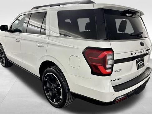 Used 2022 Ford Expedition Limited image 6