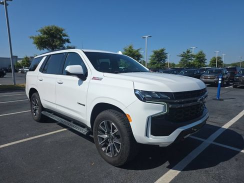 Used 2021 Chevrolet Tahoe Z71 w/ Luxury Package AWD/4WD image 4