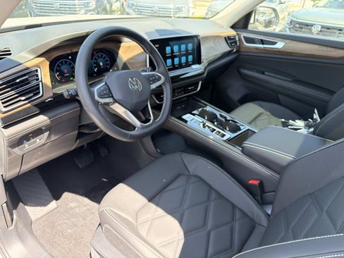 New 2026 Volkswagen Atlas SE FWD image 14