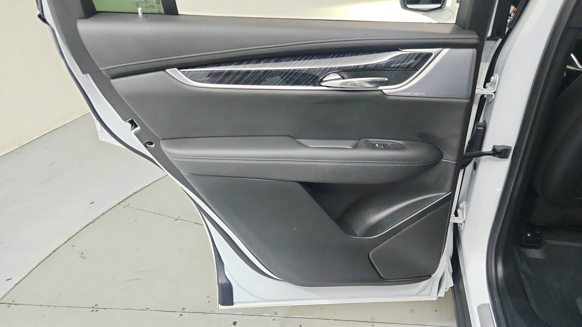 Certified 2024 Cadillac XT6 Premium Luxury w/ LPO, Floor Liner Package AWD/4WD image 23