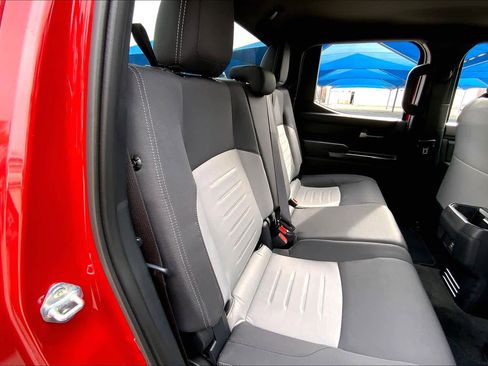 Used 2025 Toyota Tacoma TRD Sport image 20