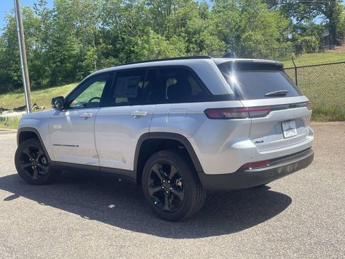 New 2025 Jeep Grand Cherokee Altitude AWD/4WD image 35