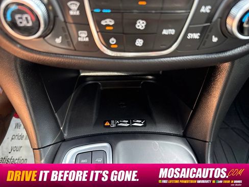 Used 2019 Chevrolet Equinox Premier w/ LPO, Floor Liner Package AWD/4WD image 33