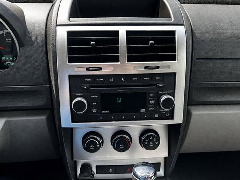 Used 2010 Dodge Nitro SXT w/ Convenience Group AWD/4WD image 12