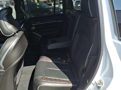Used 2023 Jeep Grand Cherokee Summit w/ High Altitude Package AWD/4WD image 29