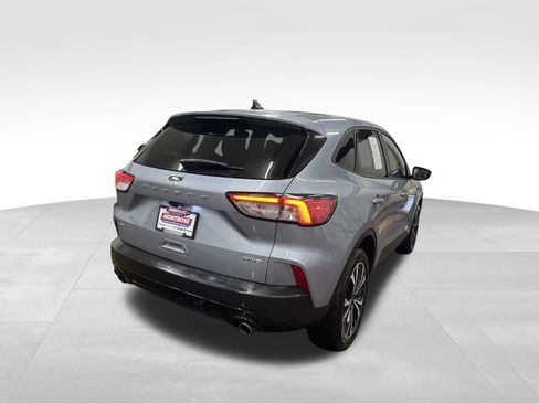 Used 2022 Ford Escape SE w/ SE Sport Appearance Package image 6