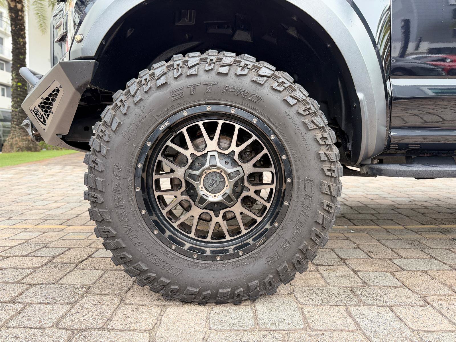 Used 2019 Ford F150 Raptor w/ Equipment Group 802A Luxury AWD/4WD image 24