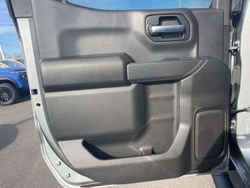 Used 2025 Chevrolet Silverado 1500 Custom Trail Boss w/ Turbomax Blackout Package image 13