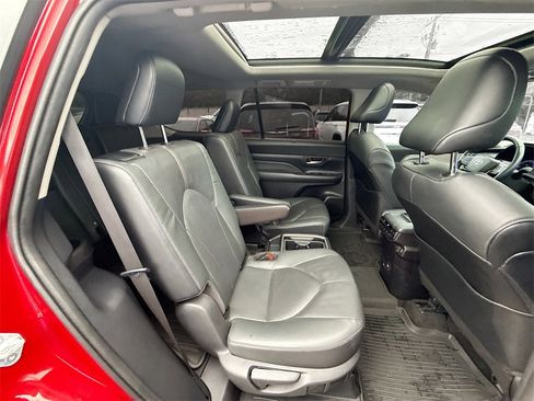 Used 2024 Toyota Grand Highlander Platinum image 31