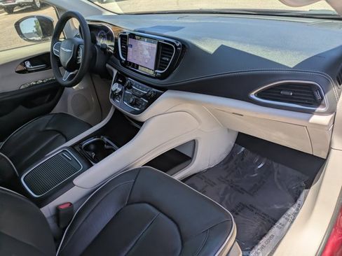 Used 2023 Chrysler Pacifica Limited FWD image 20