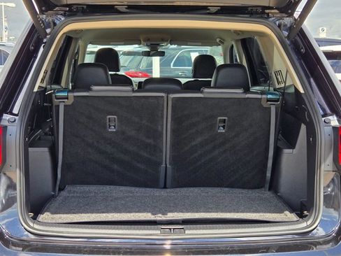 Used 2024 Volkswagen Atlas SE w/ Black Wheel Package FWD image 20