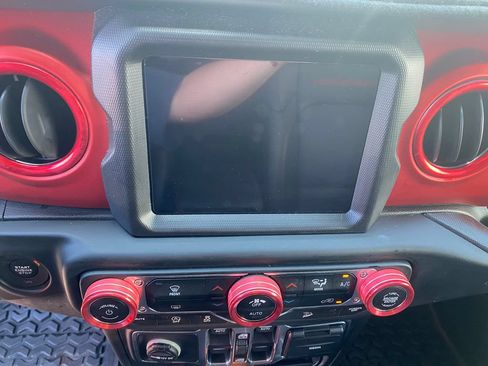 Used 2019 Jeep Wrangler Unlimited Rubicon AWD/4WD image 34
