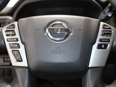 Used 2022 Nissan Titan SV w/ SV Convenience Package image 14