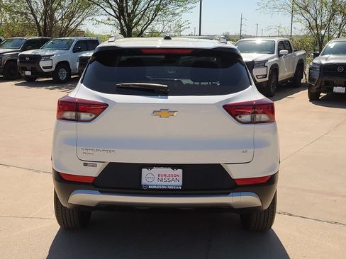 Used 2025 Chevrolet TrailBlazer LT AWD/4WD image 3