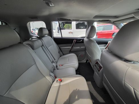 Used 2013 Toyota Highlander Limited FWD image 9