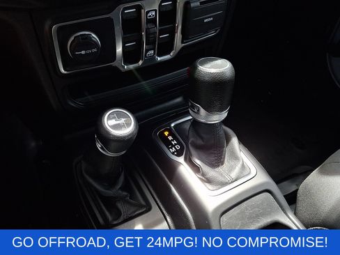 Used 2022 Jeep Wrangler Unlimited Sport AWD/4WD image 16