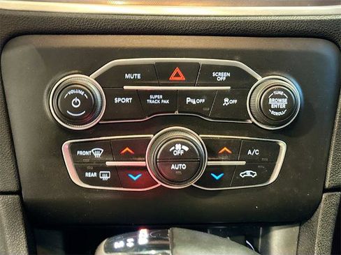 Used 2022 Dodge Charger SXT w/ Driver Convenience Group image 13