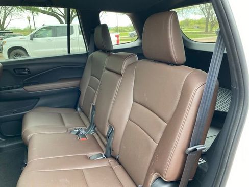 Used 2025 Honda Passport EX-L image 3