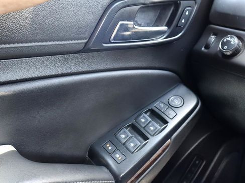 Used 2019 Chevrolet Suburban LT AWD/4WD image 26