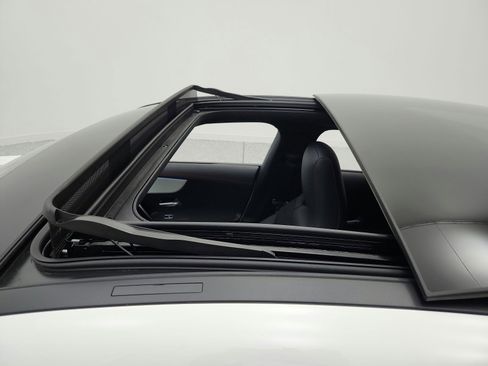 Used 2025 Mercedes-Benz CLA 35 AMG 4MATIC image 11