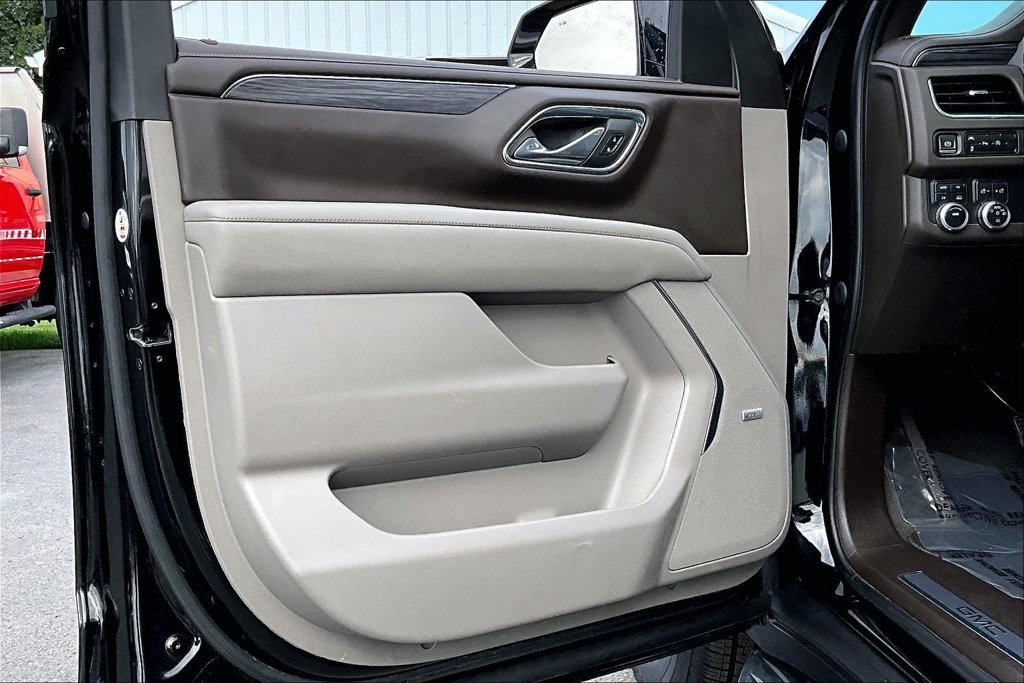 Used 2023 GMC Yukon SLT AWD/4WD image 22