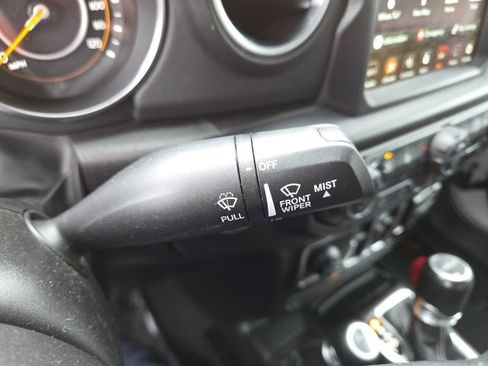 Used 2022 Jeep Gladiator Overland w/ Cold Weather Group image 61