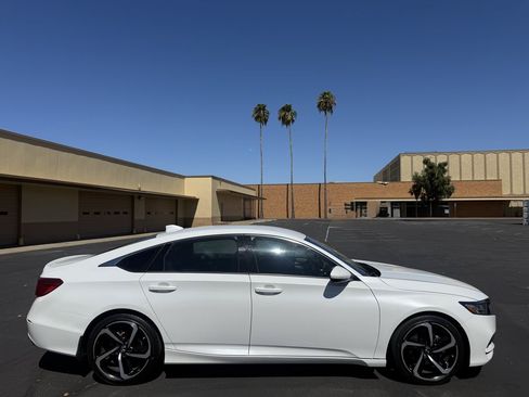 Used 2018 Honda Accord Sport image 8