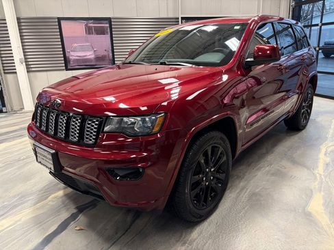 Used 2018 Jeep Grand Cherokee Altitude image 4