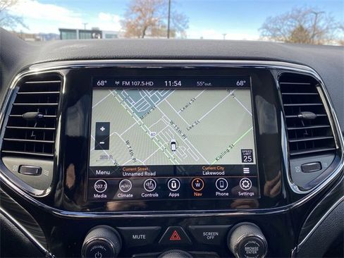 Used 2022 Jeep Grand Cherokee Limited image 20