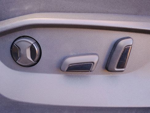 Used 2024 Volkswagen Taos SE image 42