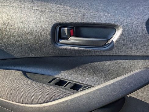 Used 2025 Toyota Corolla LE image 13