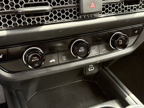 Certified 2025 Honda HR-V Sport image 12