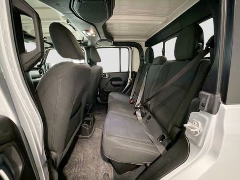 Used 2022 Jeep Gladiator Willys image 19