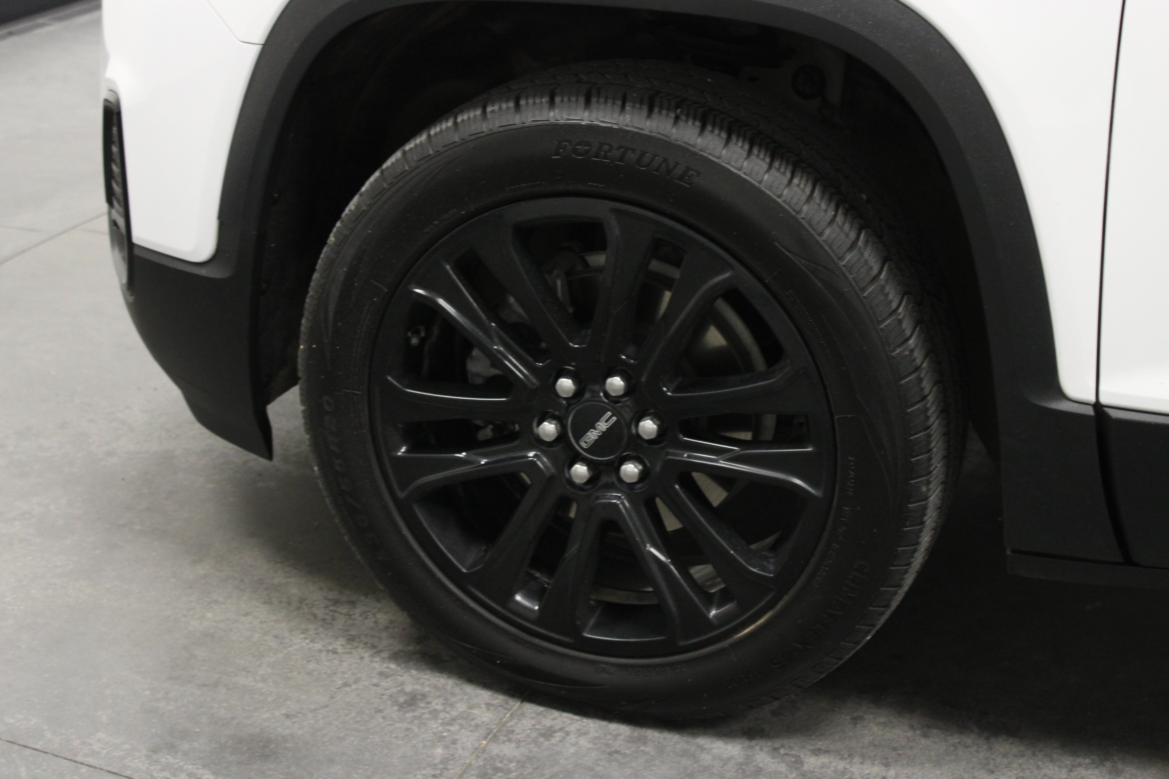 Used 2023 GMC Acadia SLT w/ Elevation Edition FWD image 10