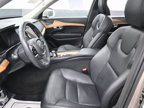 Used 2023 Volvo XC90 B6 Plus image 24