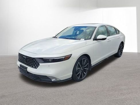 Used 2023 Honda Accord Touring image 11