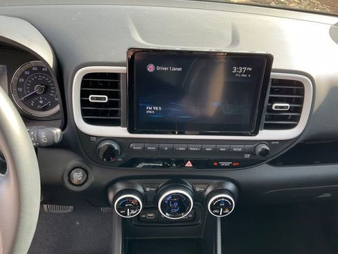 Used 2022 Hyundai Venue Limited w/ Cargo Package image 12