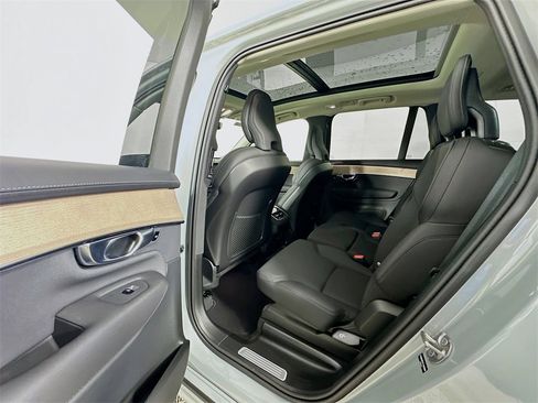 Used 2026 Volvo XC90 B6 Plus w/ Protection Package Premier image 17