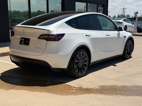 Used 2022 Tesla Model Y Performance AWD/4WD image 11
