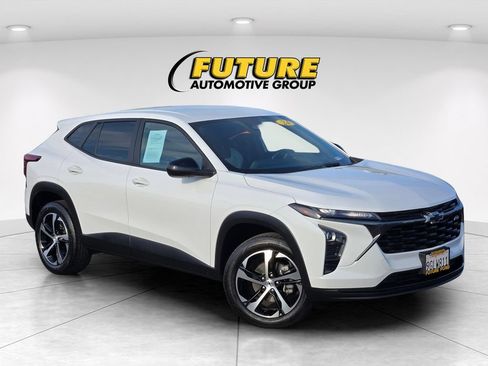 Used 2024 Chevrolet Trax RS w/ Driver Confidence Package FWD image 1