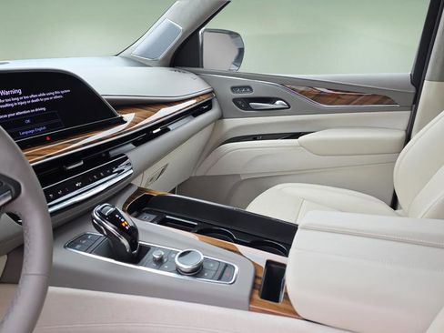 Certified 2024 Cadillac Escalade Sport Platinum w/ Heavy-Duty Trailer Package image 19