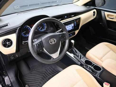 Used 2017 Toyota Corolla LE w/ Carpet Mat Package (TMS) FWD image 18
