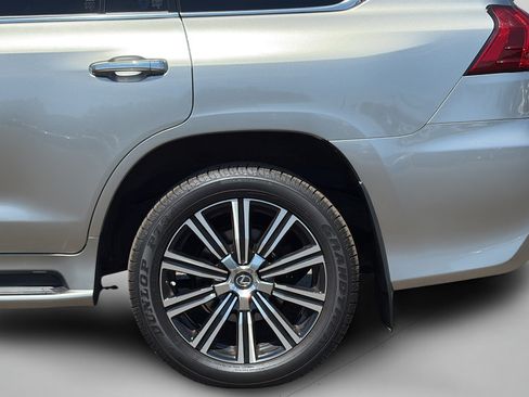 Used 2018 Lexus LX 570 4WD w/ Luxury Package image 28