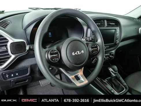 Used 2025 Kia Soul LX FWD image 4