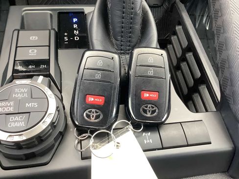 Used 2024 Toyota Tacoma TRD Off-Road image 19