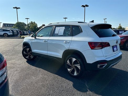 Used 2024 Volkswagen Taos SE image 6