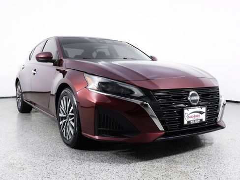 Used 2023 Nissan Altima 2.5 SV FWD image 11