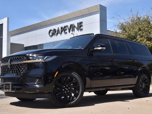New 2026 Lincoln Navigator L Reserve w/ Jet Appearance Package AWD/4WD image 1