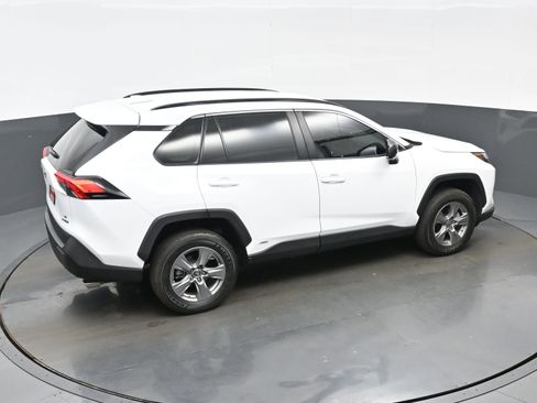 Used 2024 Toyota RAV4 LE AWD/4WD image 39